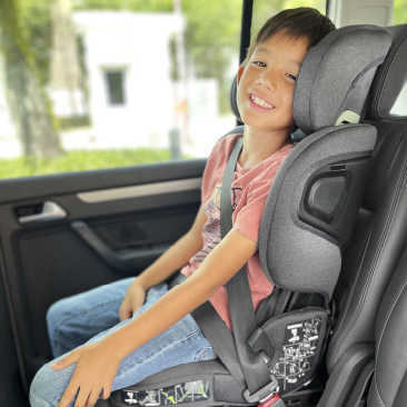 TinySeats 2 Rear and Forward Facing Child Car Seat Rearfacing.ie